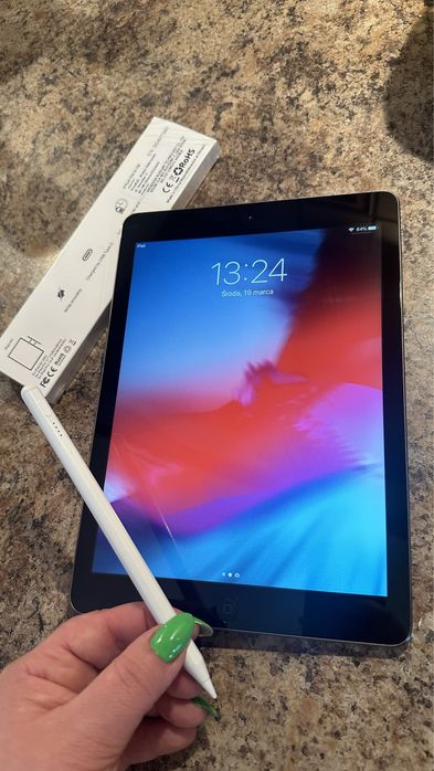 Tablet iPad Apple Retina 10” + nowe etui + nowy kabel - cały zestaw
