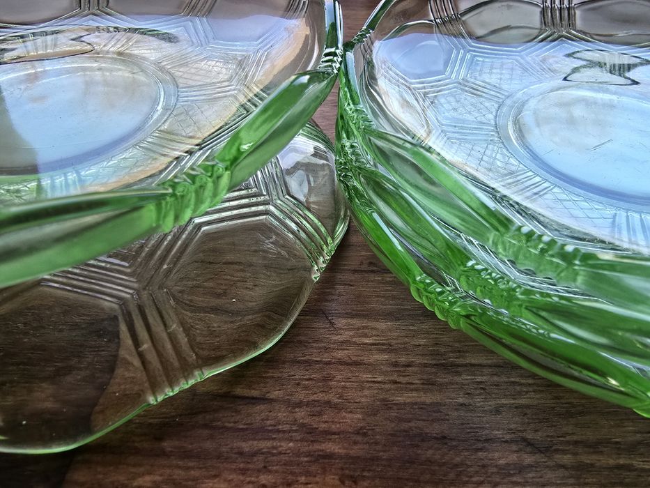 Stare szkło talerzyki  zielone