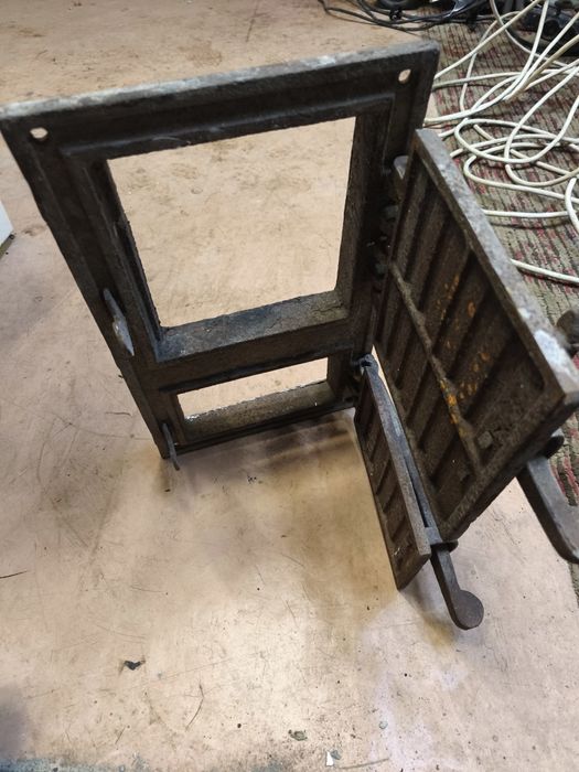 Двері для груби.