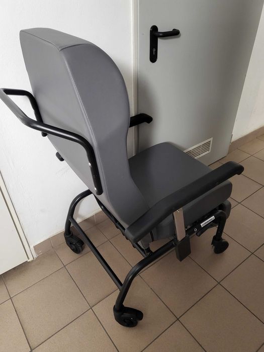 Fotel z możliwością leżenia dla osoby niepełnosprawnej, starszej Radom