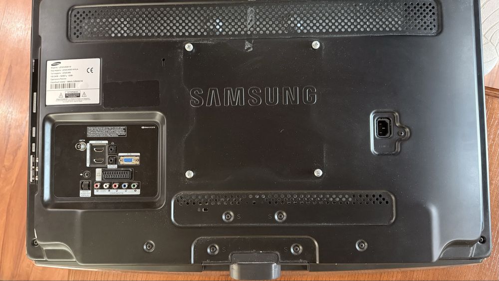 Телевізор Samsung LE32C450E1W