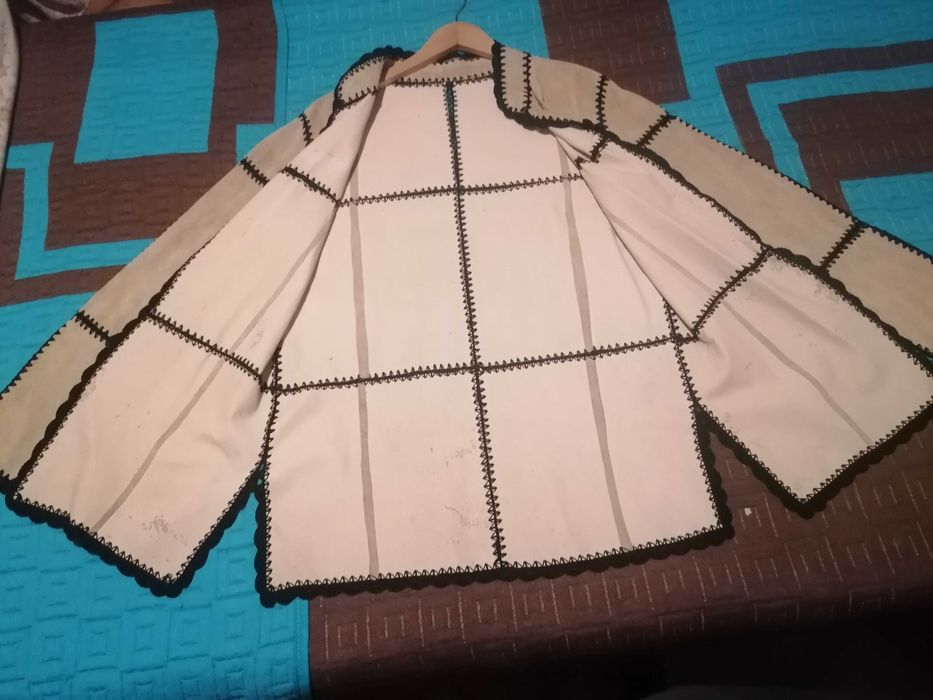 Casaco Pele genuína e bordado