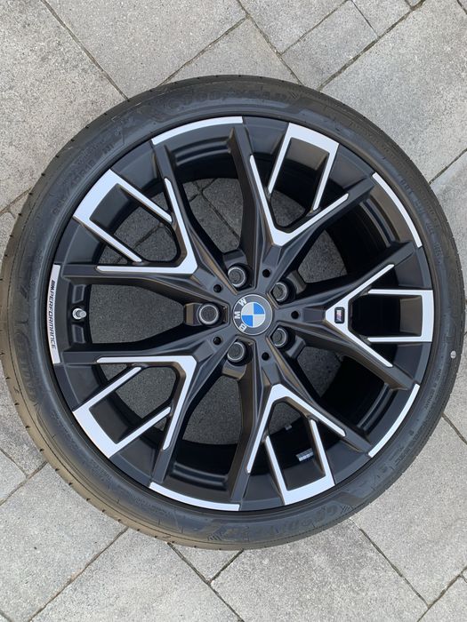 Диски з резиною BMW 225/40/19 нові