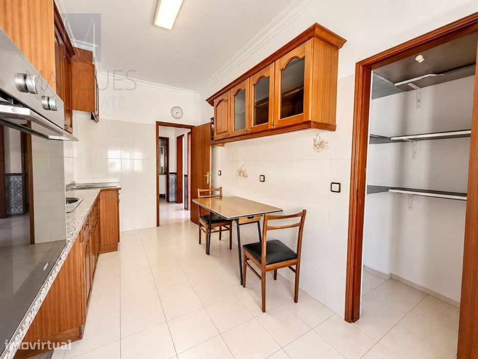Apartamento T2 com Arrecadação em Casais de Mem Martins - Rio de Mouro