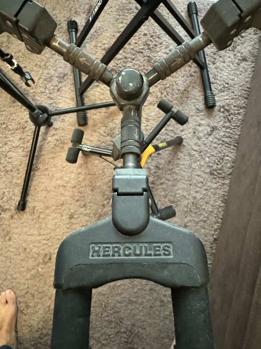 Продам стойки для музыкальных инструментов