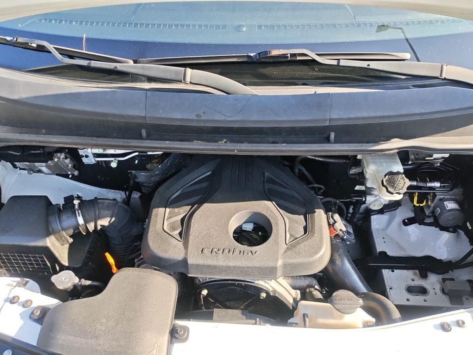 Hyundai H350 com motor novo e sistema de frio