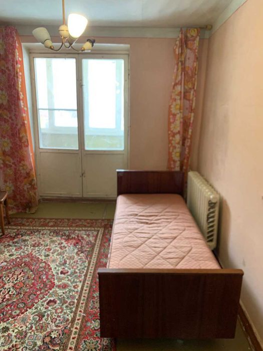 Продаю 4ком Кв.(теплая) 80м2 на 2єт. Кирпич.Дом. Все рядом