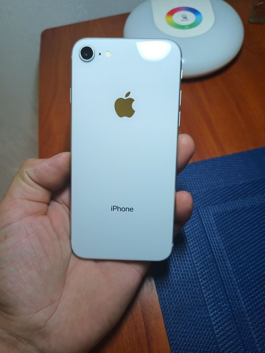 iPhone 8 в отличном состоянии