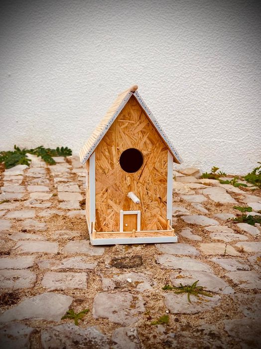 Casa de Pássaros / Abrigo Decorativo em Madeira