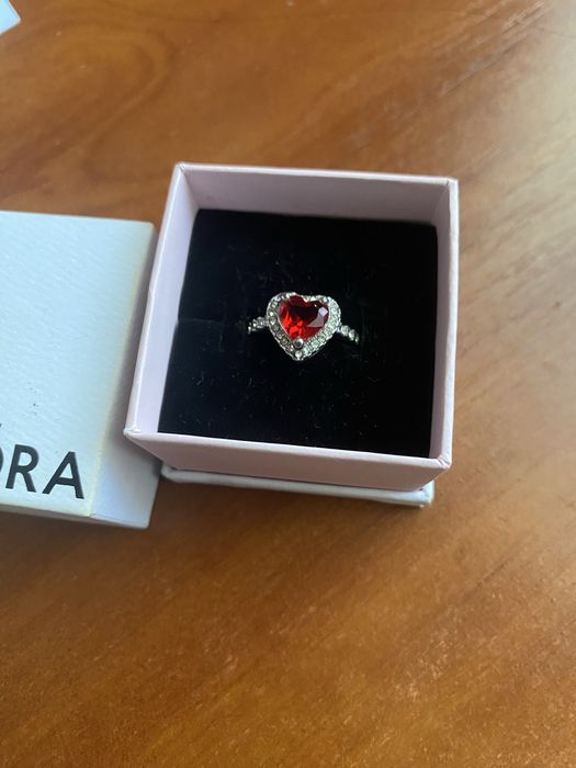 Кільце Pandora «Червоне серце»