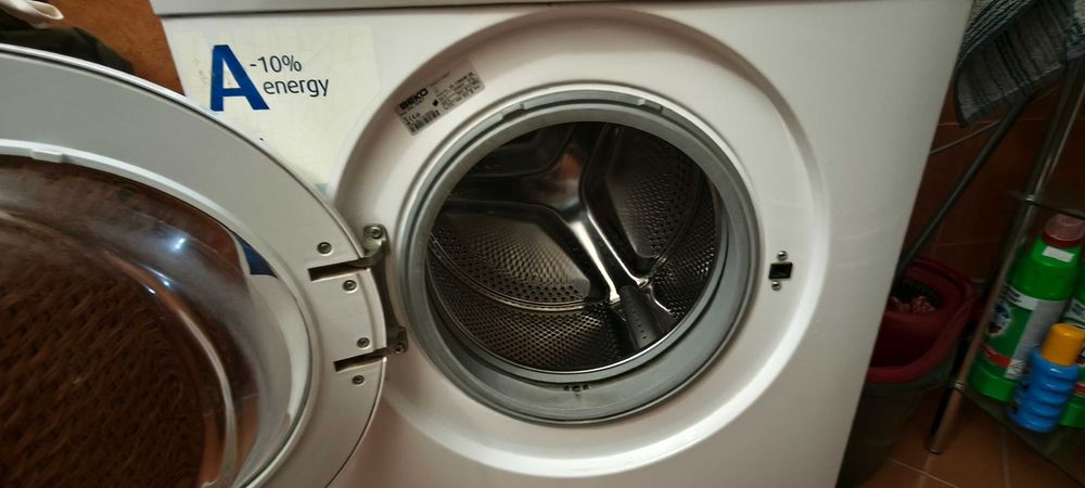Pralka BEKO 5 kg / 800 rpm – Stan bardzo dobry / W pełni sprawna
