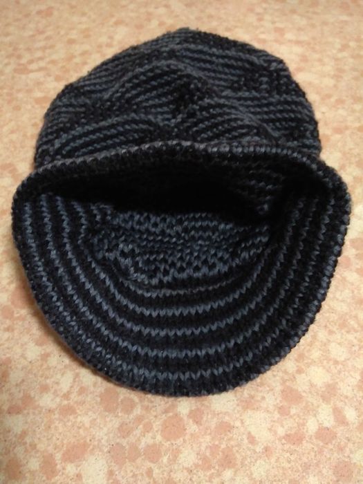 Gorro em lã com pala.64751017470467121