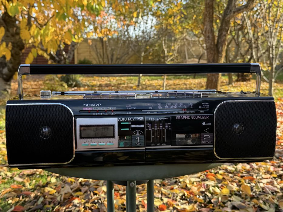 Продам магнитолу SHARP QT-Y14