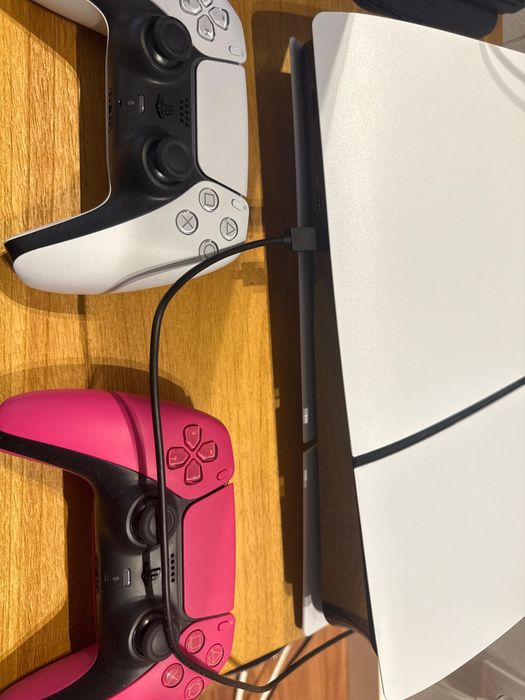 PS5 Slim Digital 1TB + 2 Comandos | Garantia até 2028 | Caixa e Fatura