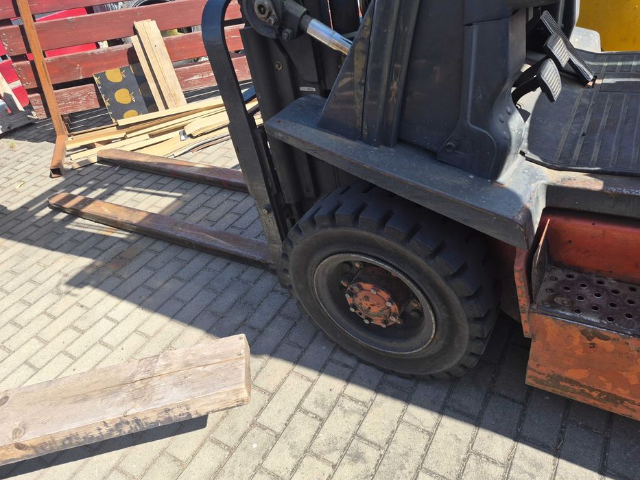 Wózek widłowy Nissan UD02A25PQ  2003 rok