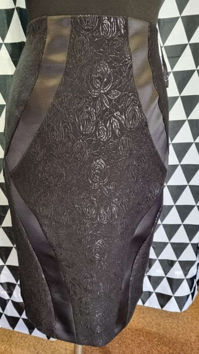 Ołówkowa, do kolan spódnica Dante Collection 38