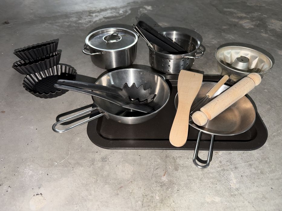 Cozinha Ikea com diversos acessorios