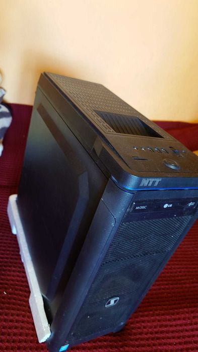 Komputer NTT+ monitor LG I7 dobry do gier, pracy.