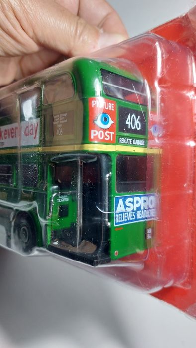 Autocarro de 2 andares antigo AEC Regent III 1:43