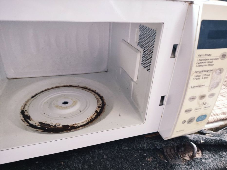 Продам Микроволновку LG MS-2042G на запчасти