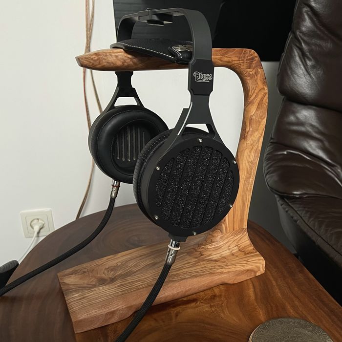 Stojak na słuchawki - drewniany