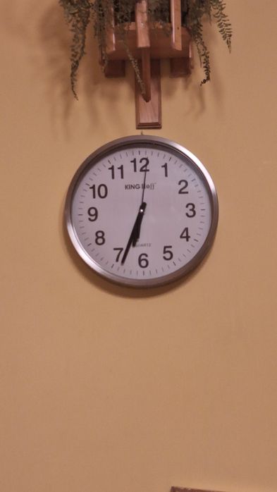 zegar naścienny srebrny