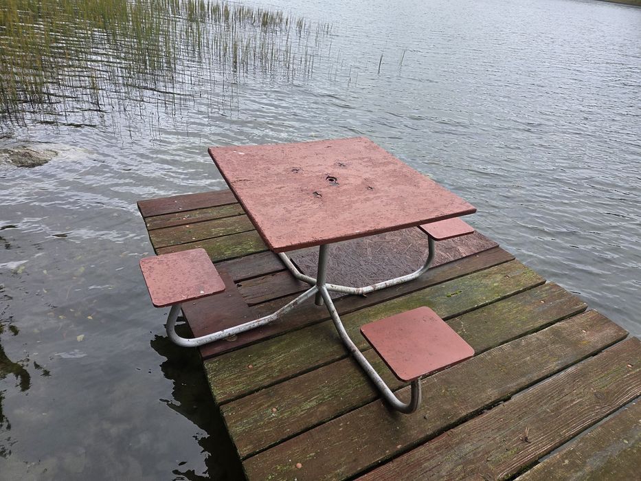 Dwa stoły czterosobowe i ławka szt 1