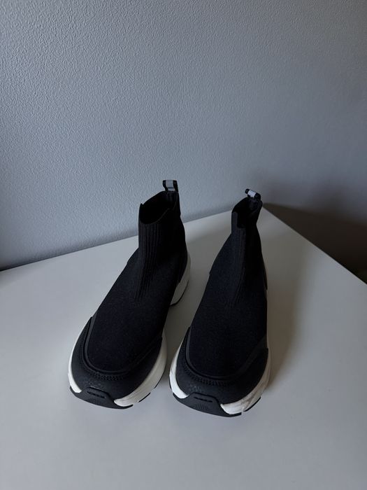 Кросівки/шкарпетки Zara