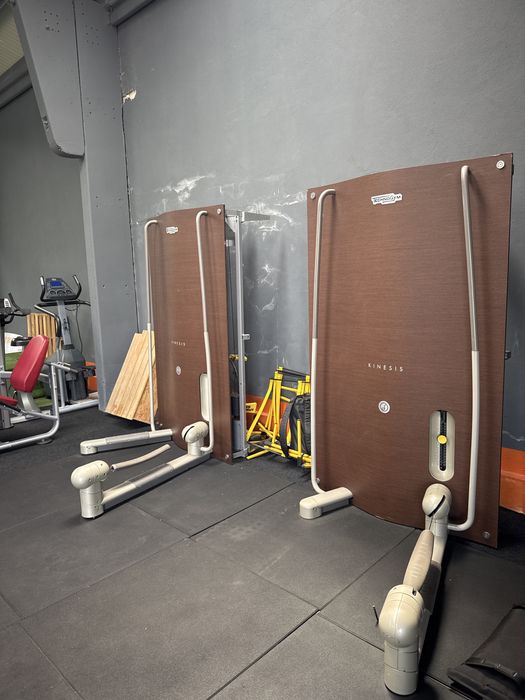 2 Máquinas Technogym Kinesis – Treino Funcional – Ótimo Estado