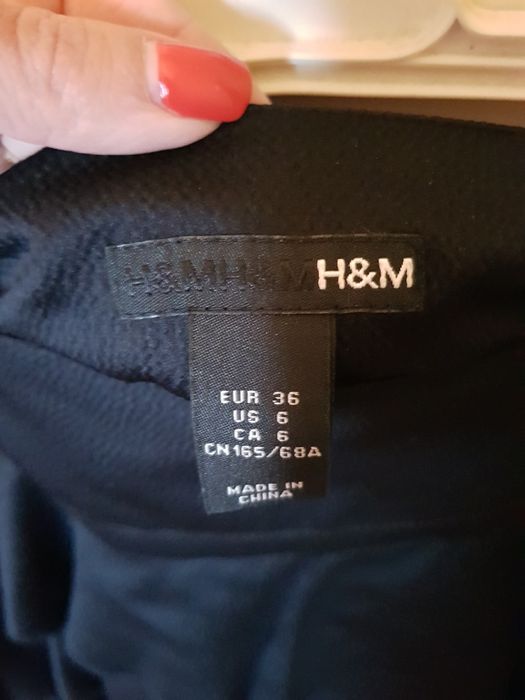 Saia preta com folhos 36