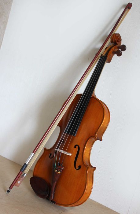 Продам скрипку 4/4 LARK