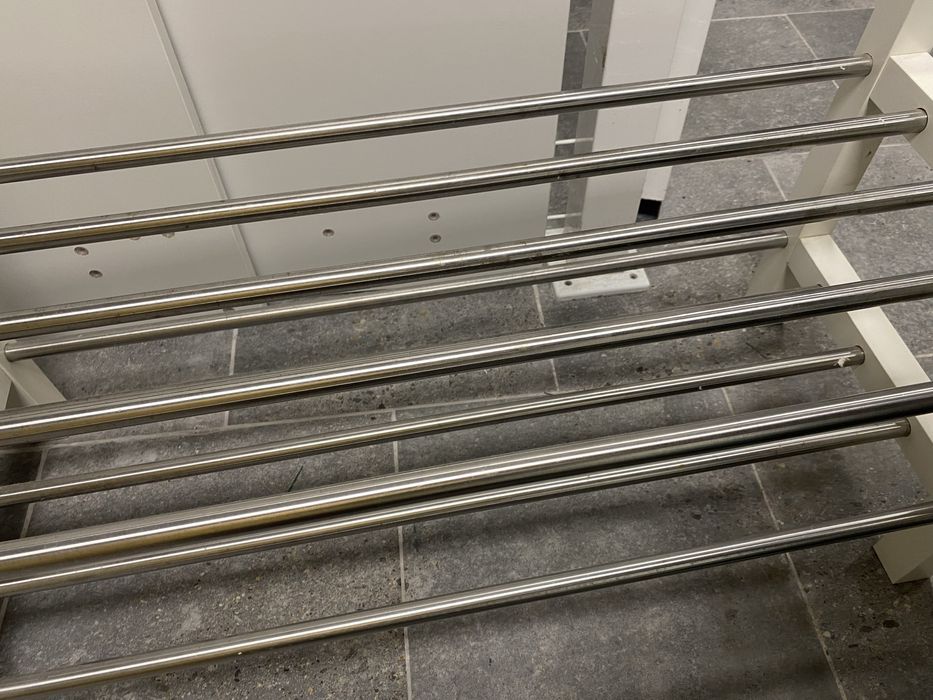 Tjusig sapateira IKEA branca