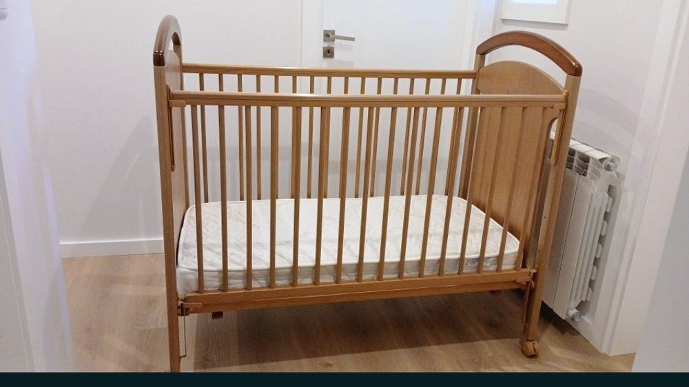 Cama de Bébé e fraldário
