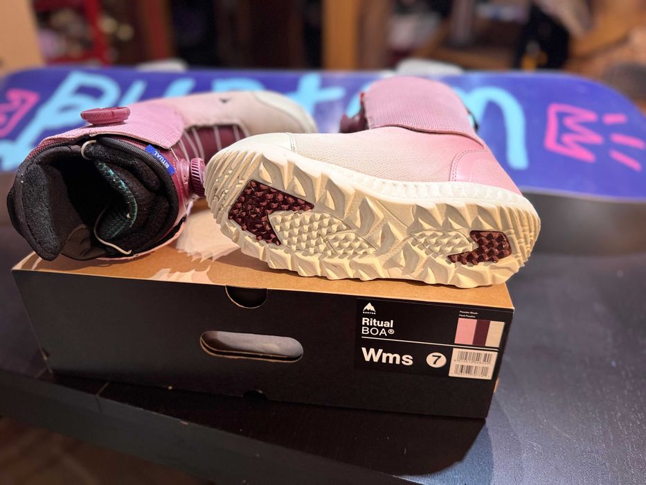 burton chicklet 130 Scribe Stout White M Ritual Boa powder blush 7.0