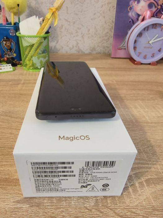 Продам смартфон Honor 200