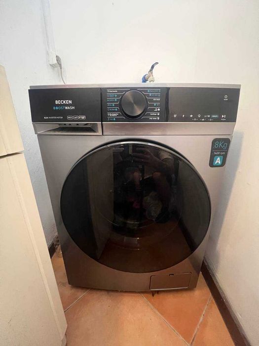 Máquina de Lavar Roupa BECKEN BoostWash BWM8812IX