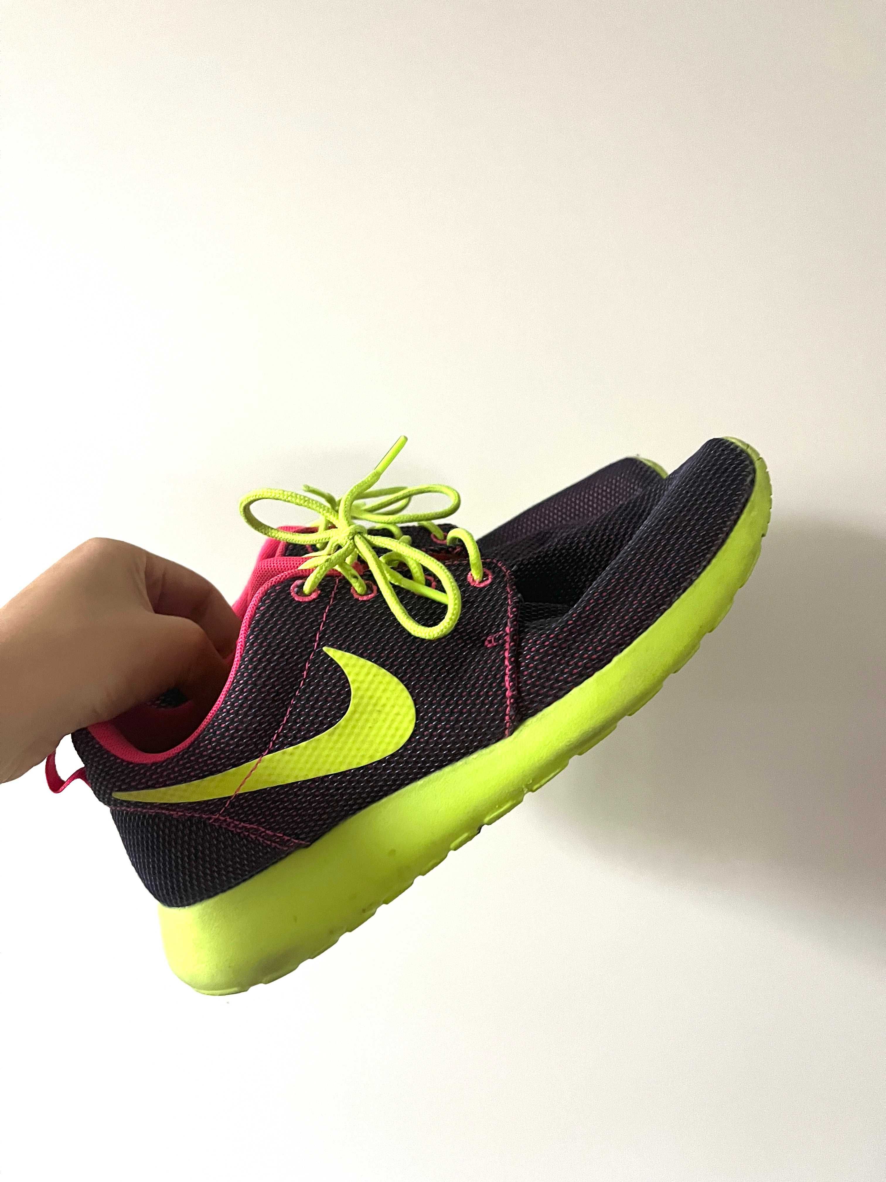 Kolorowe buty sportowe do biegania Nike roshe run rozmiar 39 Staszów •  OLX.pl