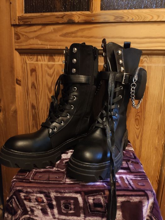 Buty zimowe glany z torebkami przy kostce Marka Diamantique R. 40