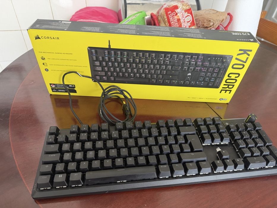 Teclado mecânico para jogos Corsair K70