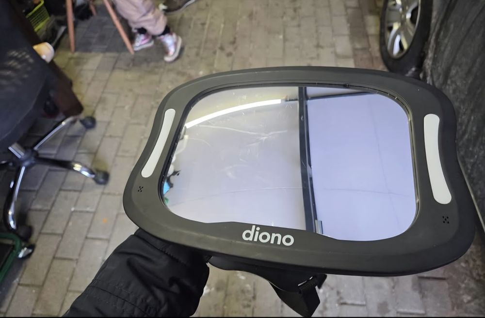 Lusterko do obserwacji dziecka w aucie