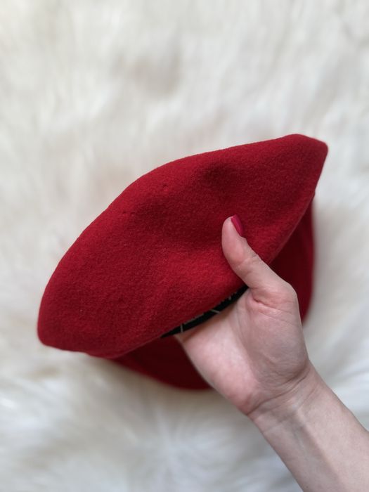Жіночий вовняний берет червоного кольору від kangol 100% вовна