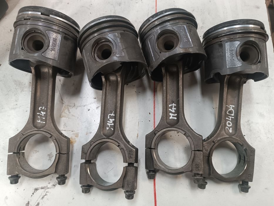Pistons / piston - BMW  M47 ( 204D4 )
