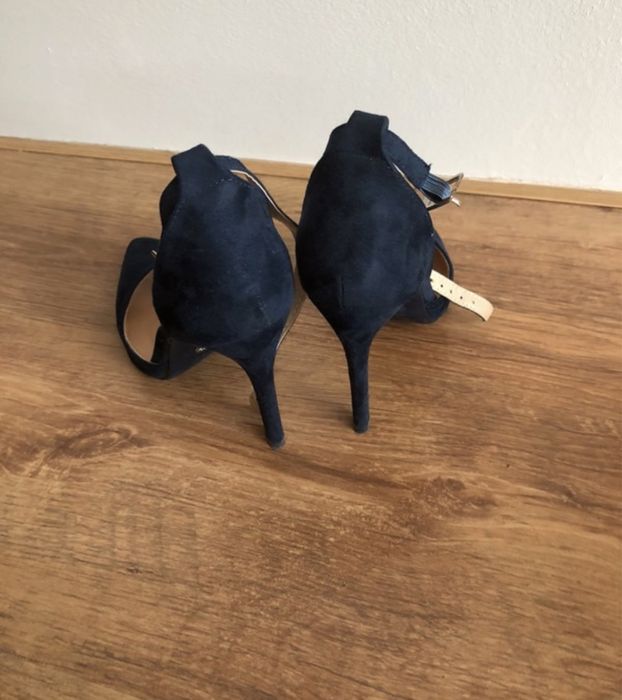 Granatowe szpilki DeeZee 37