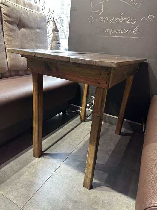 Деревянный стол