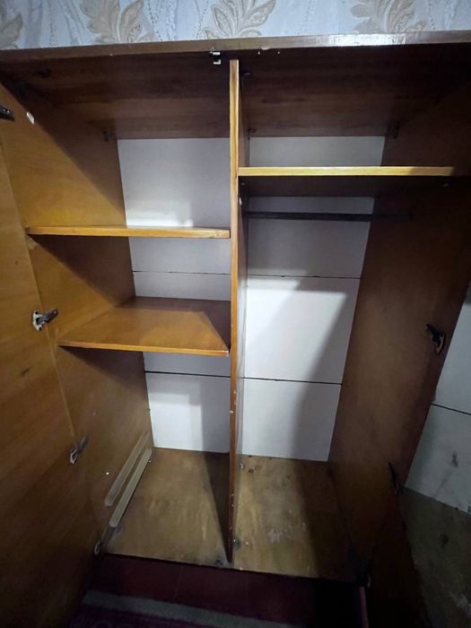 Віддам безкоштовно шафу