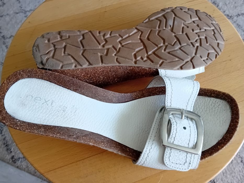 Letnie klapki skórzane rozmiar 40, tj. 25cm, firmy Next