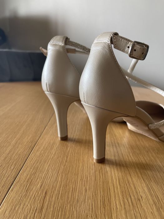 Szpilki ślubne taneczne kotyl perłowe z ozdobnymi paseczkami 38 nowe