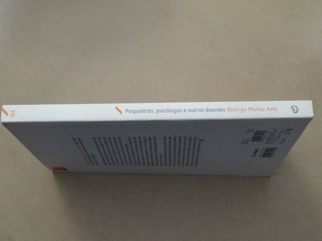 Psiquiatras Psicólogos e Outros Doentes de Rodrigo Muñoz Avia