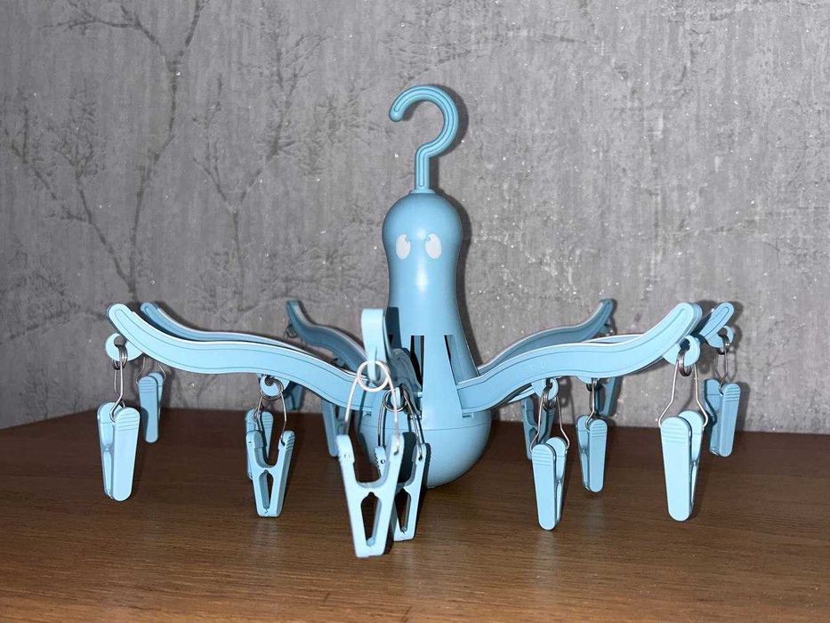 Składana suszarka na skarpetki i bieliznę z klipsami (16 szt.)