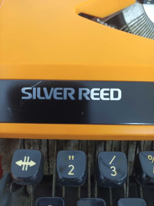 Máquina de escrever Silver-Reed Seiko